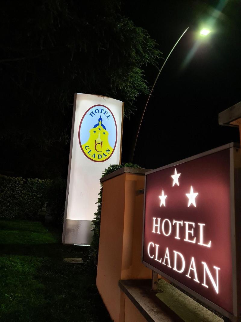 Hotel Cladan Асизи Екстериор снимка