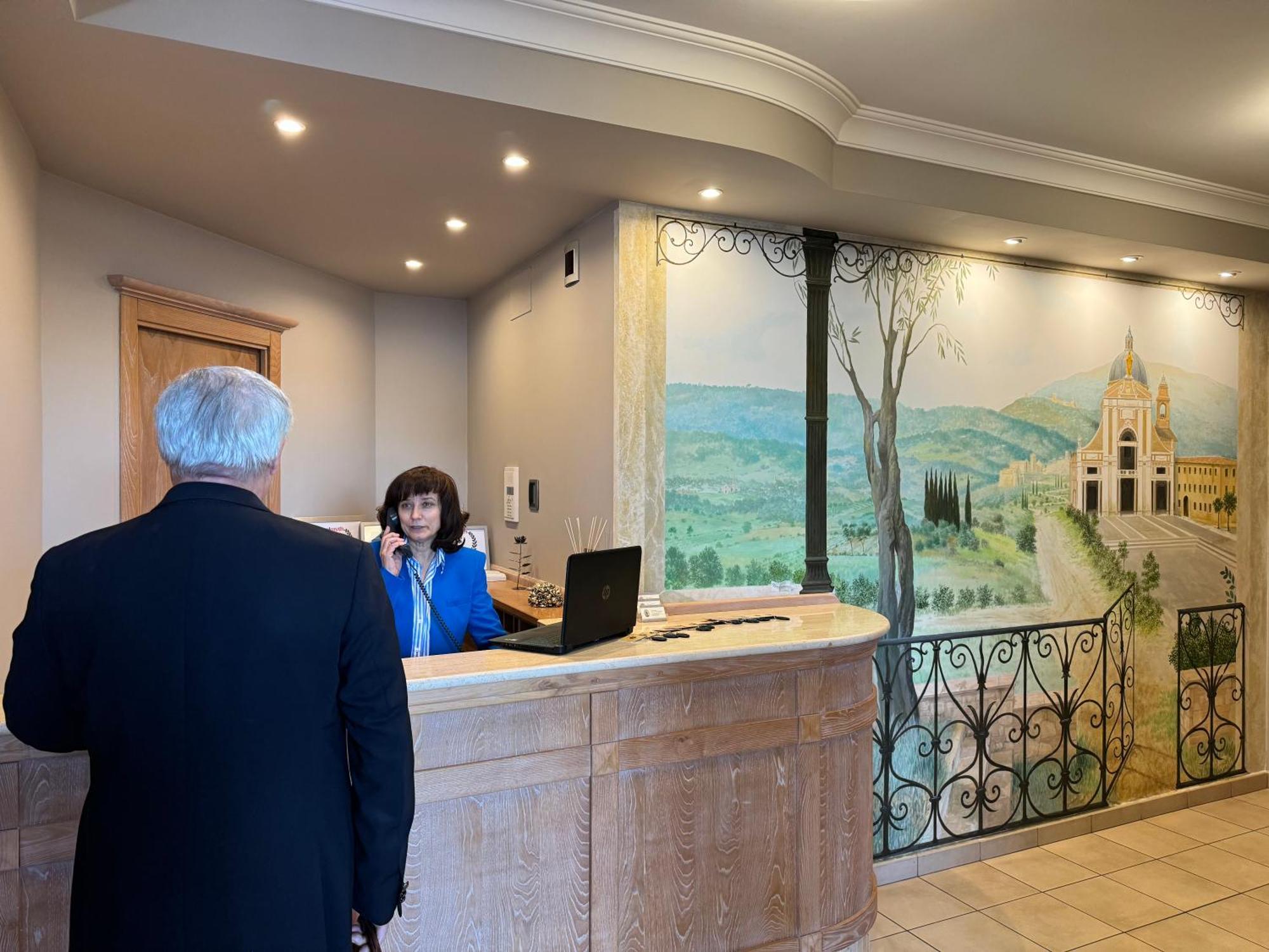 Hotel Cladan Асизи Екстериор снимка