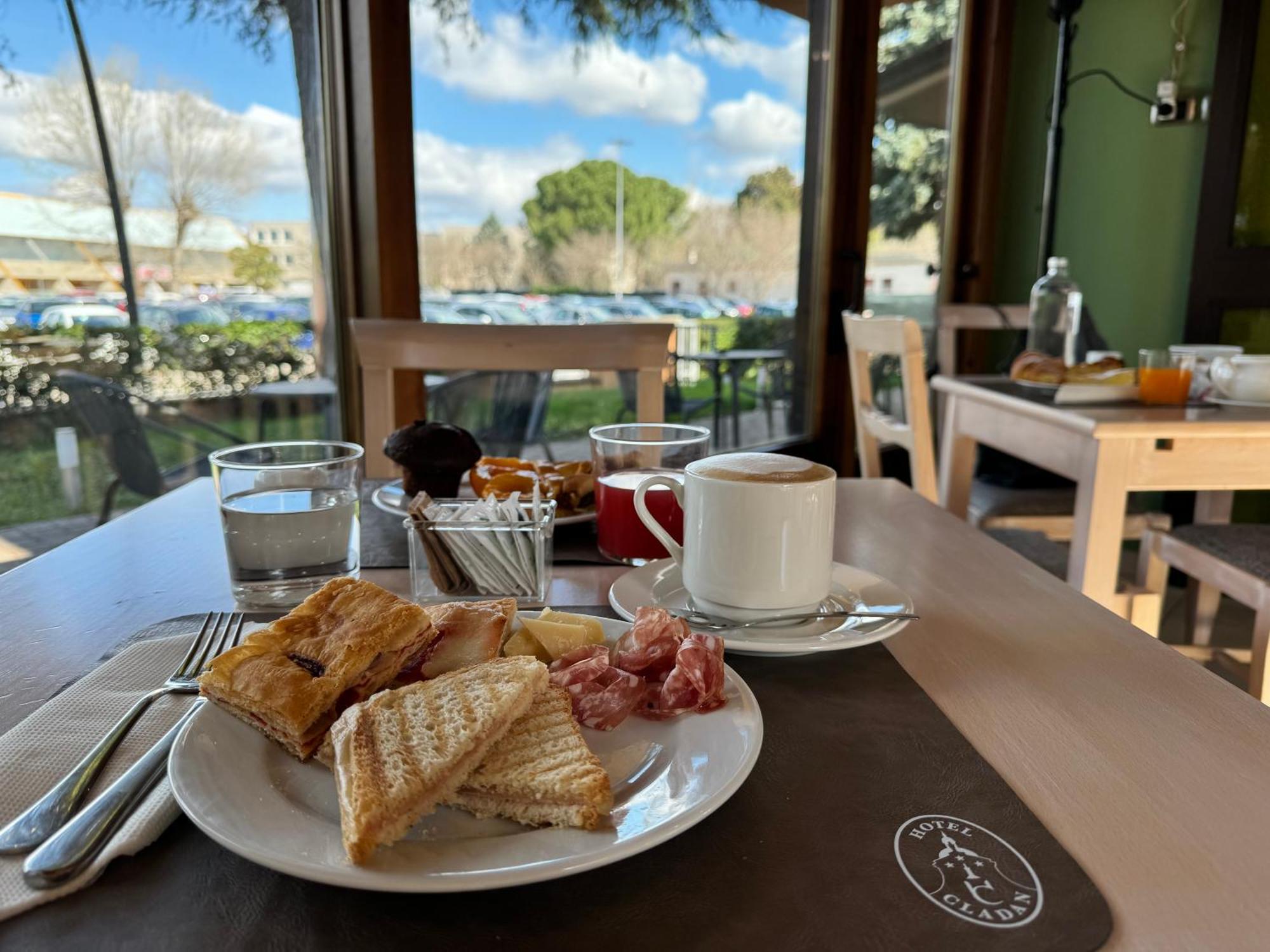 Hotel Cladan Асизи Екстериор снимка