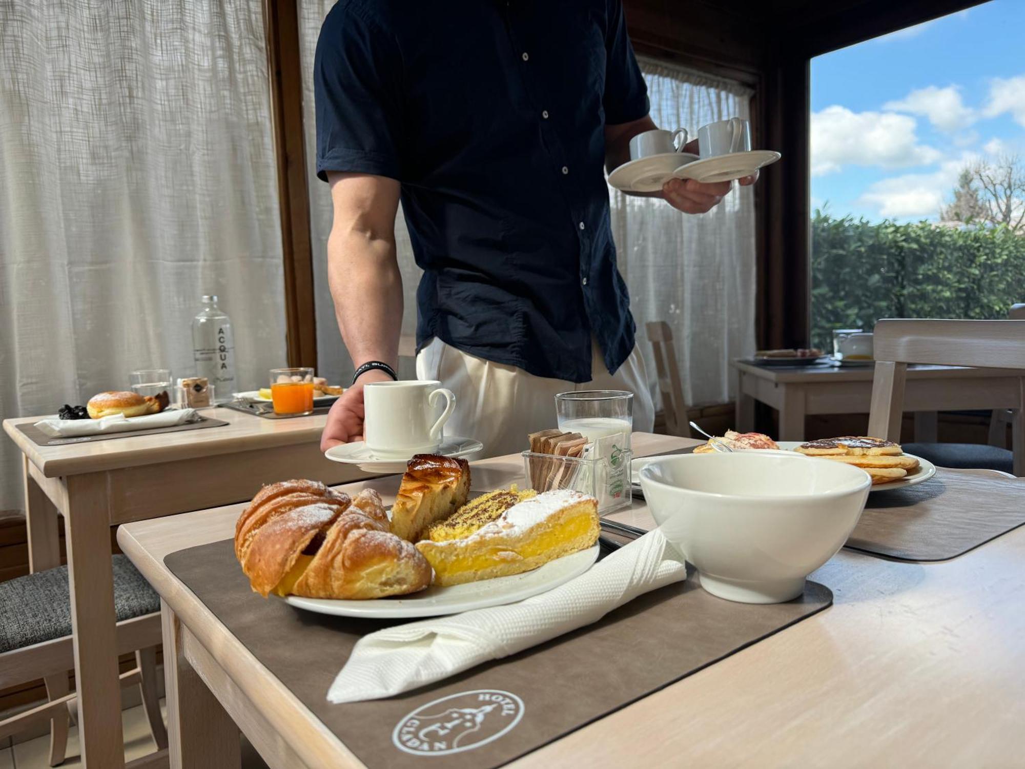Hotel Cladan Асизи Екстериор снимка