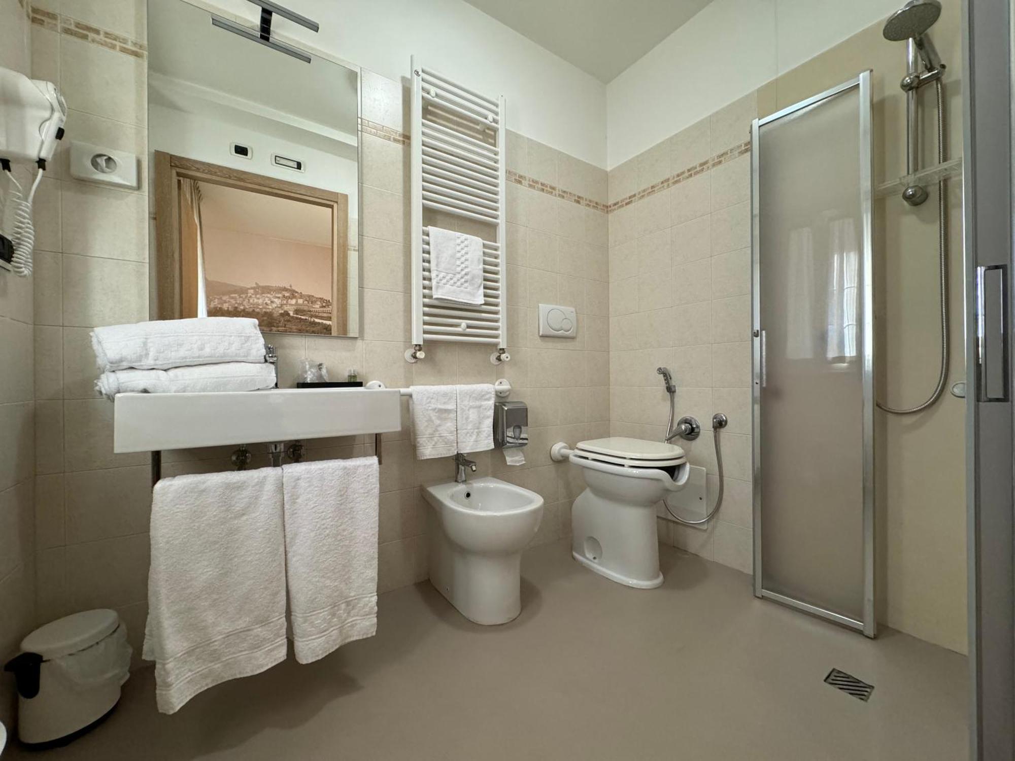 Hotel Cladan Асизи Екстериор снимка